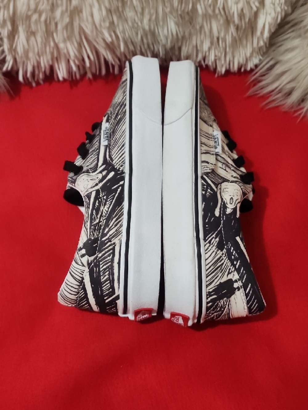 Vans Era MoMA Edvard Munch Canvas Sneakers in Black and White with Graphic Print - Picture 7 of 12